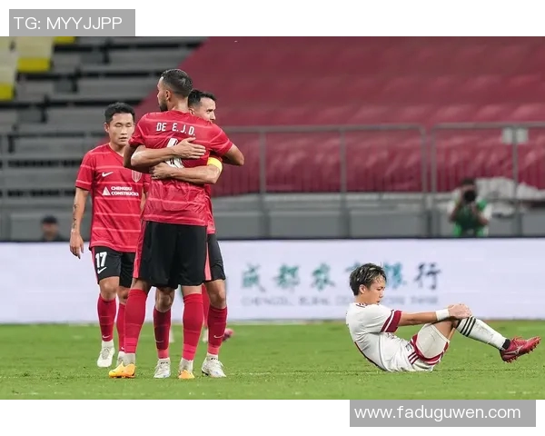 成都足球队积分领先冠军赛60分稳居榜首争夺荣耀